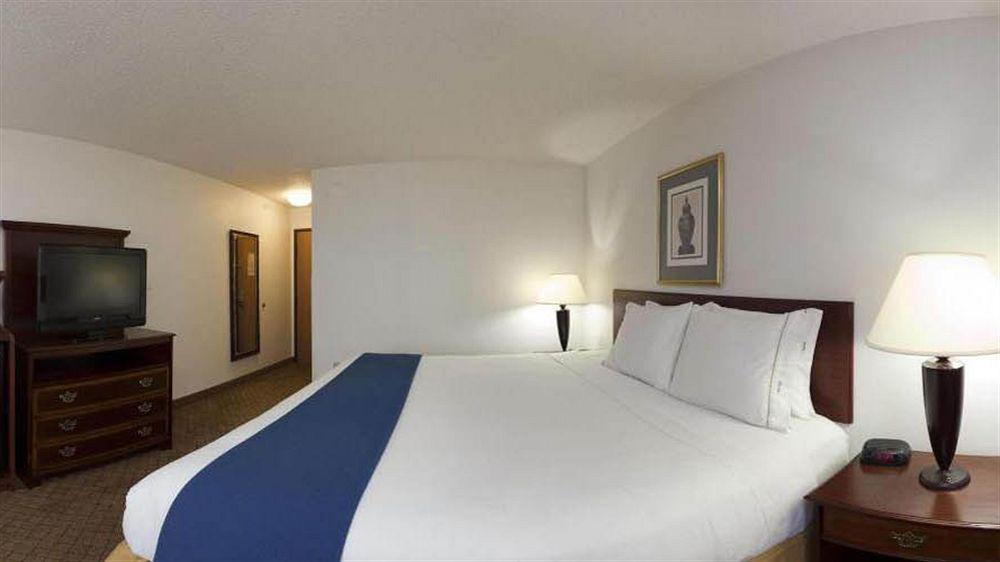 Holiday Inn Express & Suites Alliance By Ihg Exterior photo