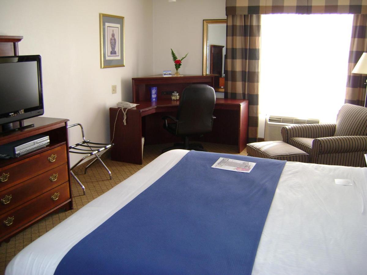 Holiday Inn Express & Suites Alliance By Ihg Exterior photo