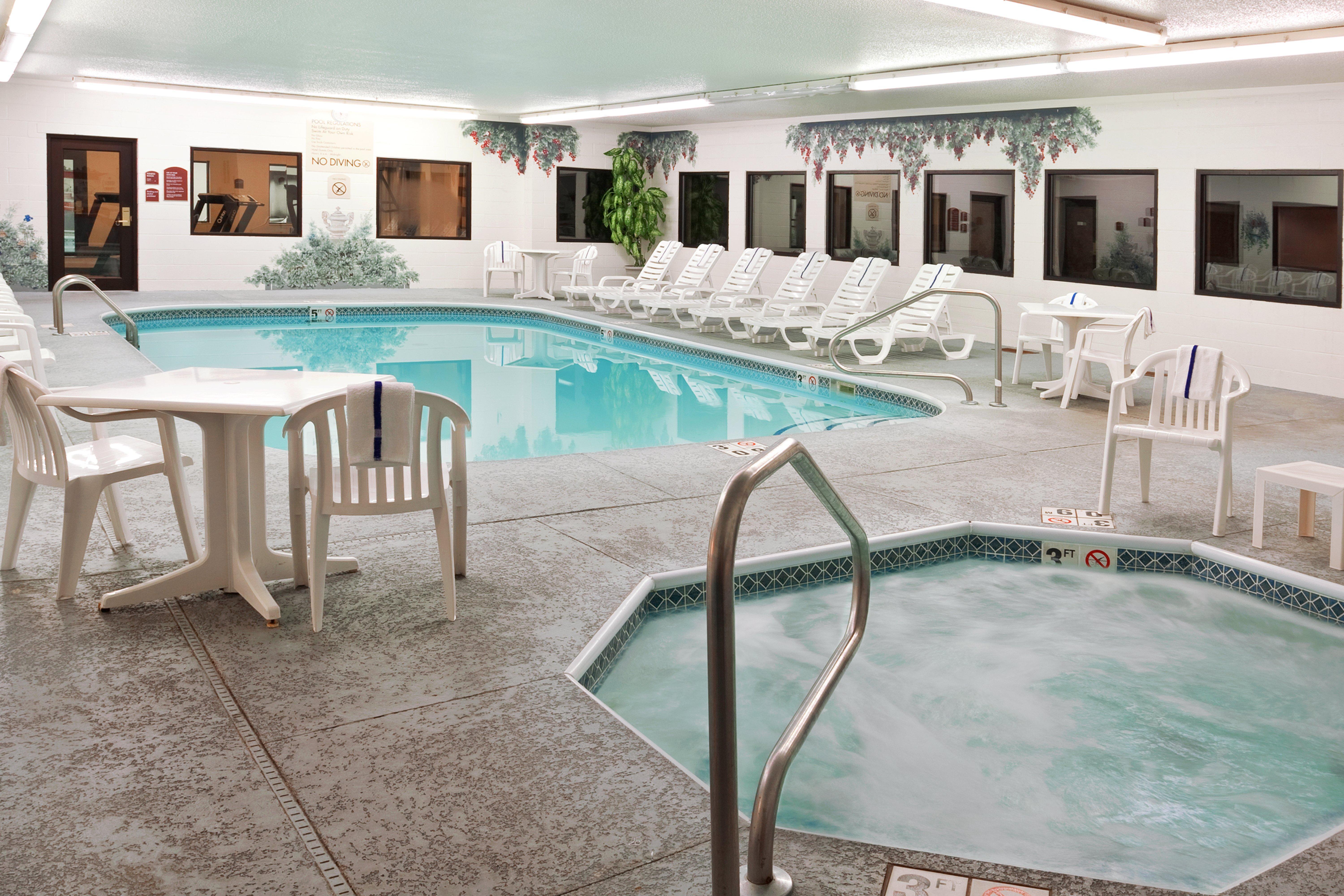 Holiday Inn Express & Suites Alliance By Ihg Exterior photo