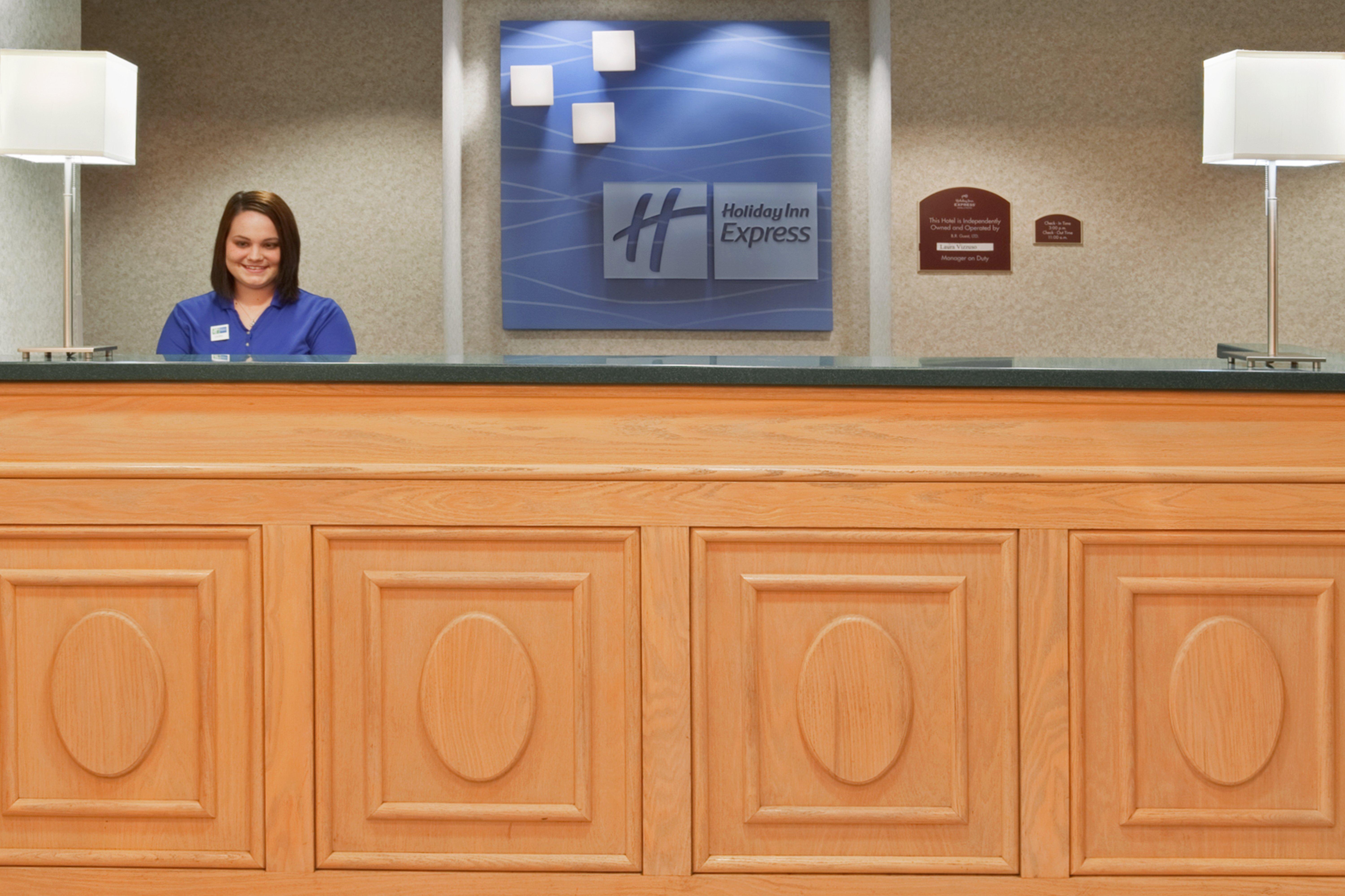 Holiday Inn Express & Suites Alliance By Ihg Exterior photo