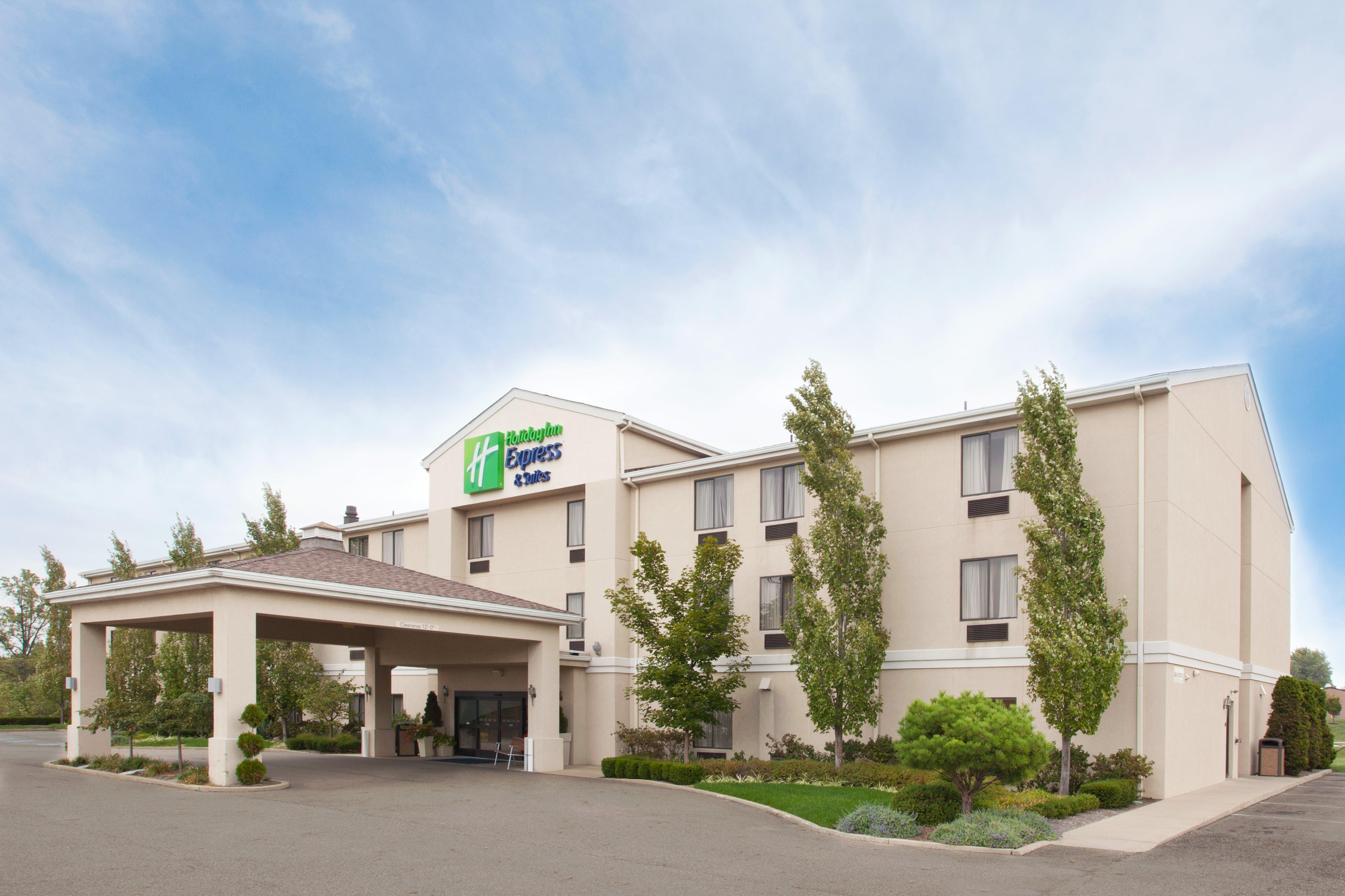 Holiday Inn Express & Suites Alliance By Ihg Exterior photo