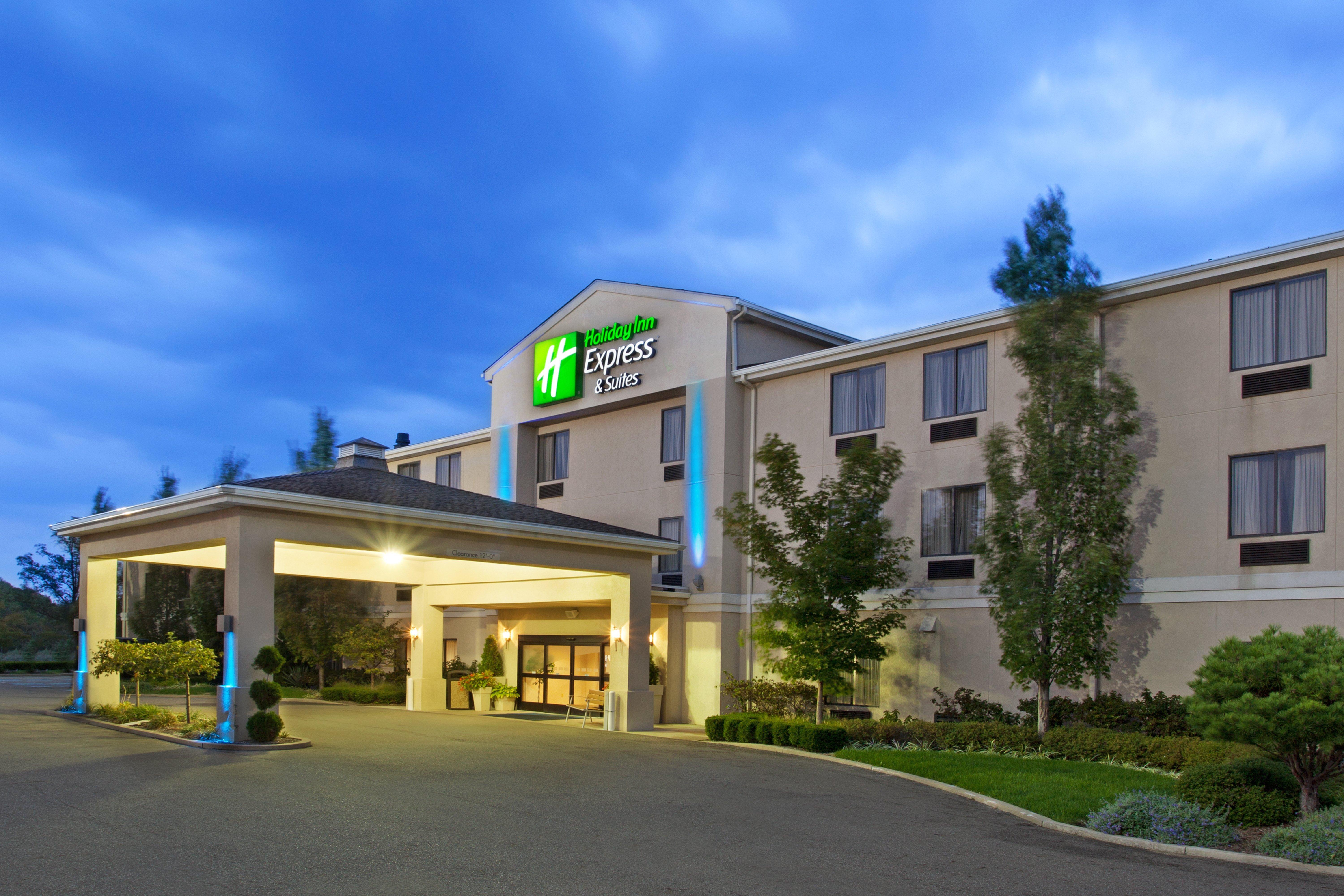 Holiday Inn Express & Suites Alliance By Ihg Exterior photo
