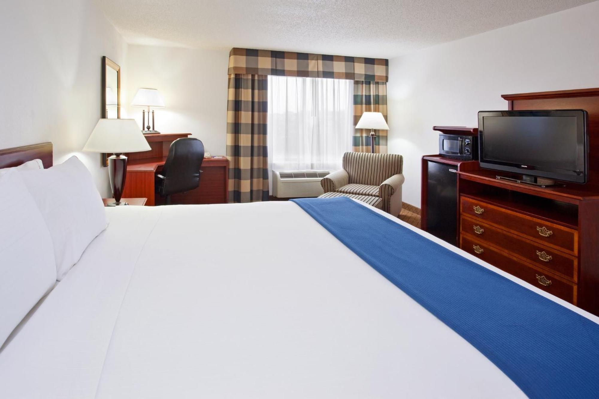 Holiday Inn Express & Suites Alliance By Ihg Exterior photo