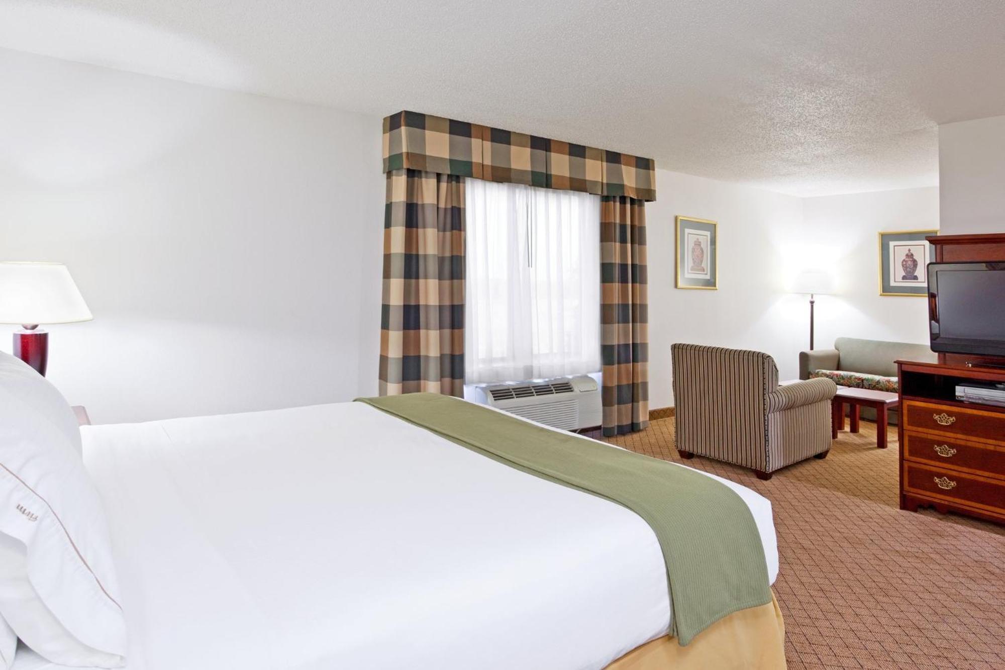 Holiday Inn Express & Suites Alliance By Ihg Exterior photo