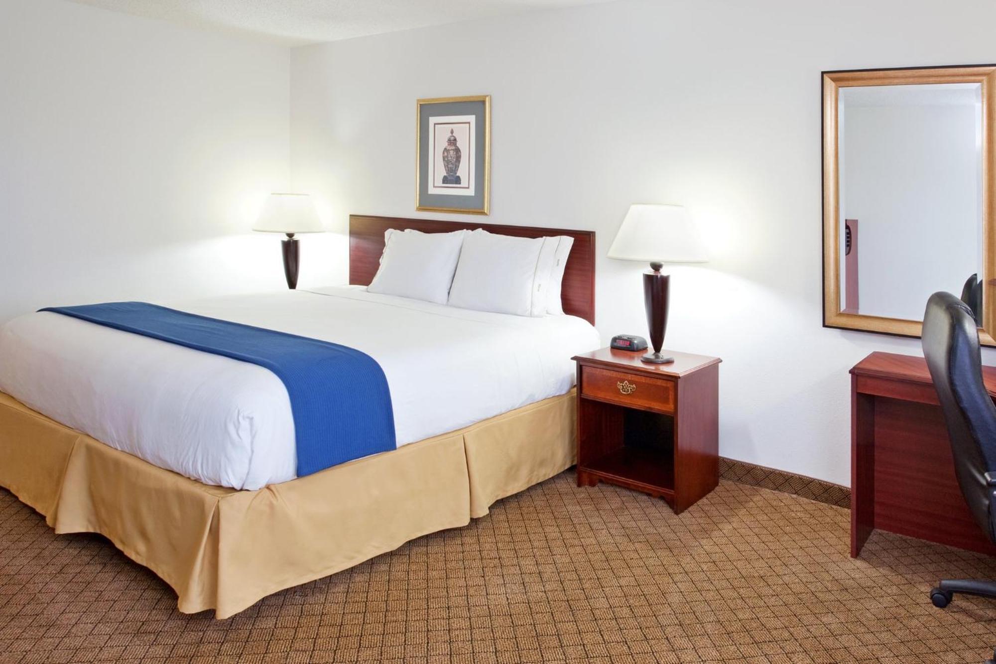 Holiday Inn Express & Suites Alliance By Ihg Exterior photo
