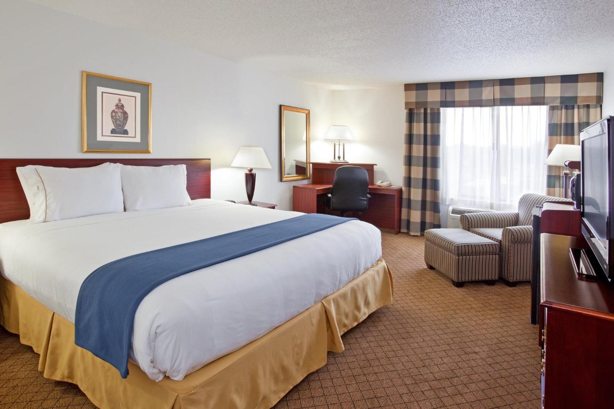 Holiday Inn Express & Suites Alliance By Ihg Exterior photo
