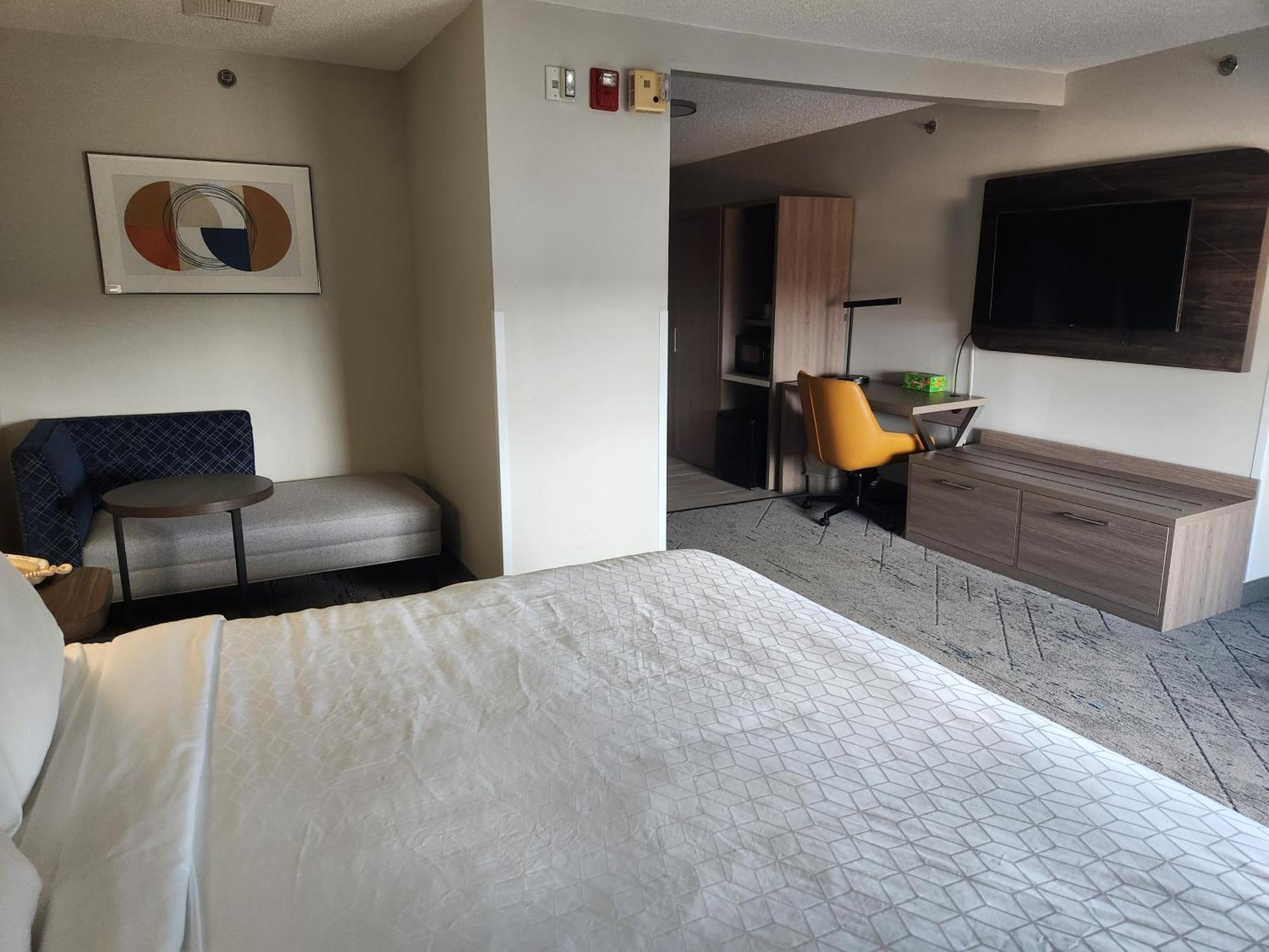 Holiday Inn Express & Suites Alliance By Ihg Exterior photo
