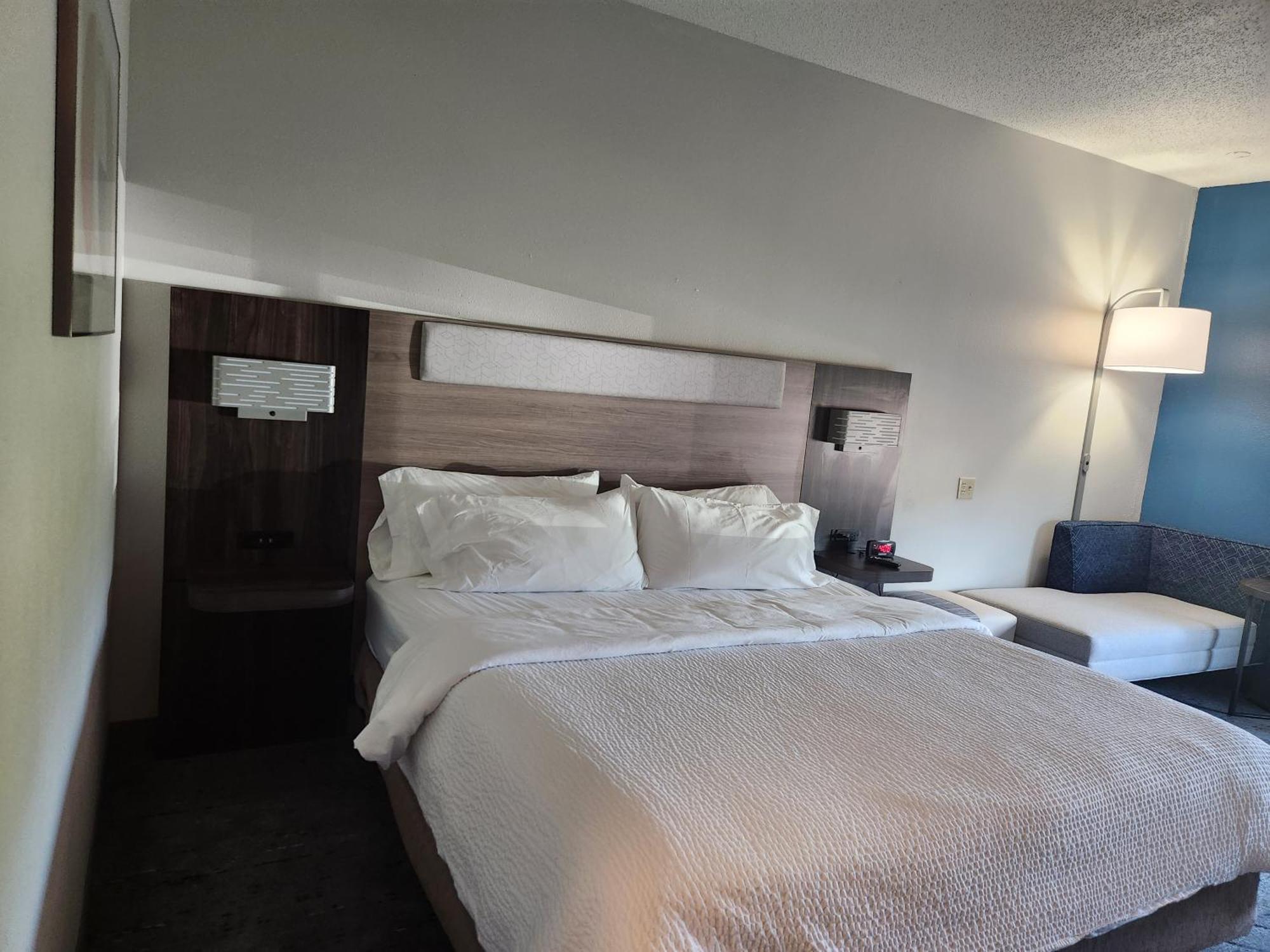 Holiday Inn Express & Suites Alliance By Ihg Exterior photo